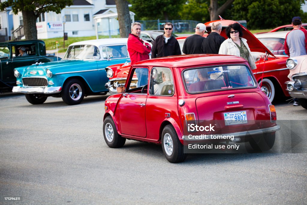 Mini Cooper in einem Parkplatz - Lizenzfrei Mini Cooper Stock-Foto