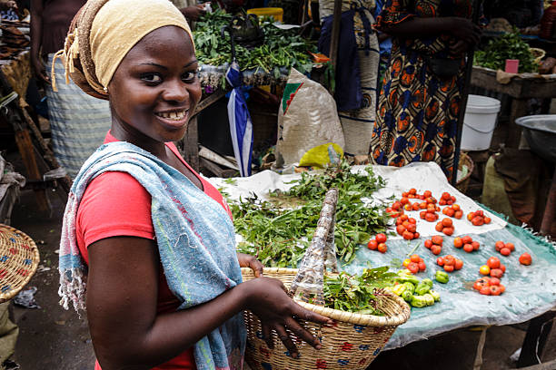 mercado de africano - ziguinchor fotografías e imágenes de stock