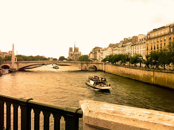 istock Paris, France 171297362