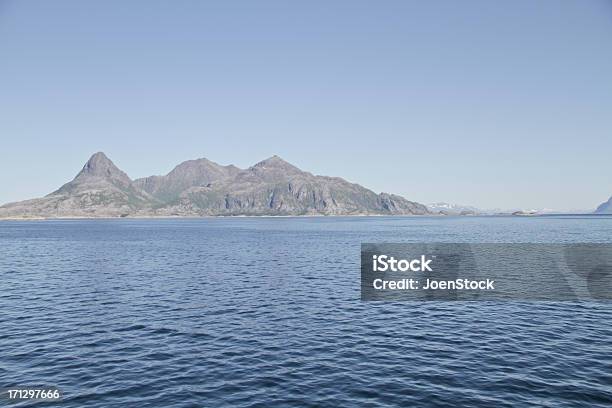 Lofoten Island Panorama Vista Dal Mare - Fotografie stock e altre immagini di Acqua - Acqua, Ambientazione esterna, Bellezza naturale