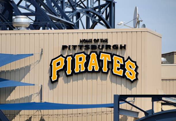 Pittsburgh Pirates "Pittsburgh, Pennsylvania, USA - June 3, 2012: Street view of PNC Park in Pittsburgh. It's the home of the Pittsburgh Pirates, a Major League Baseball team." major league baseball stock pictures, royalty-free photos & images