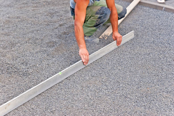istock Paver Spreading Gravel 171298806