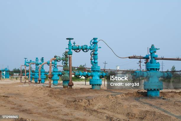 Foto de Indústria Petrolífera e mais fotos de stock de Abastecer - Abastecer, Cano, Conceito