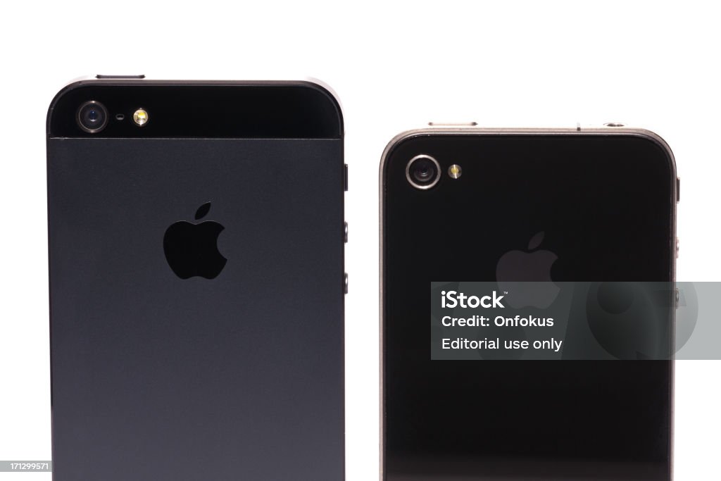 Apple iPhone 5 et iPhone 4 dos comparaison isolé - Photo de Apple Incorporated libre de droits