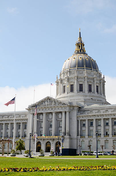 istock city hall of san francisco 171301119