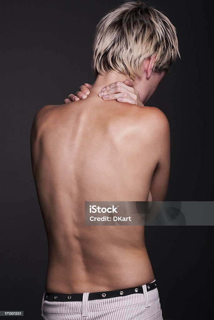 Dolore acuto in un collo presso le giovani donne - Foto stock royalty-free di A petto nudo