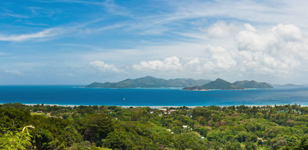 istock Seychelles Praslin panorama from La Digue island 171301304