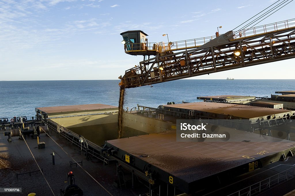 Cargo Navire de charge en poudre de précieux. - Photo de Minerai de fer libre de droits