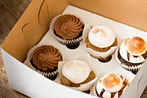 cupcakes per andare - dessert cake elegance food foto e immagini stock