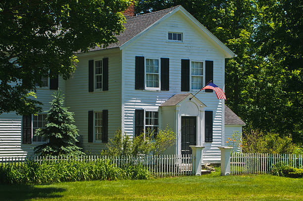 connecticut patriotismus - house colonial style residential structure new england stock-fotos und bilder