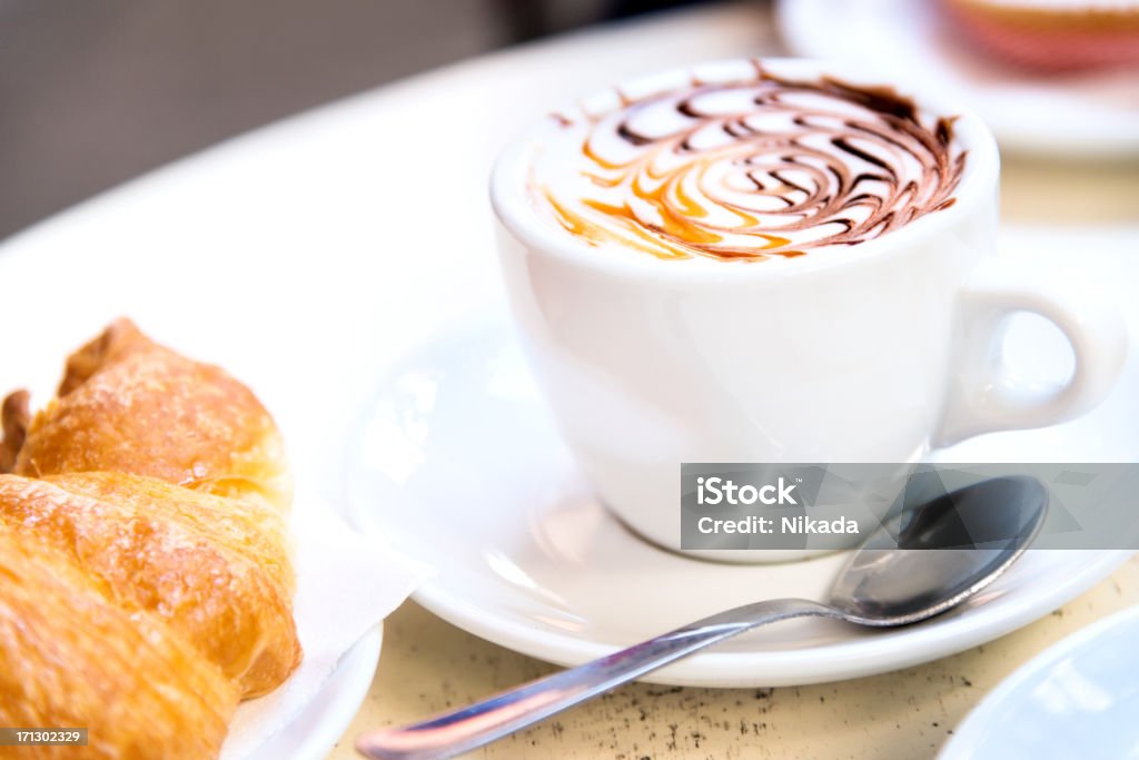 Un capuchino - Foto de stock de Alimento libre de derechos