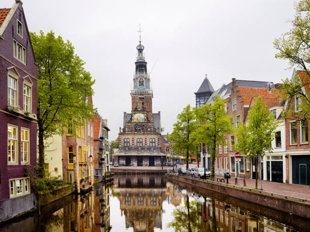 alkmaar - amsterdam canal netherlands dutch culture стоковые фото и изображения