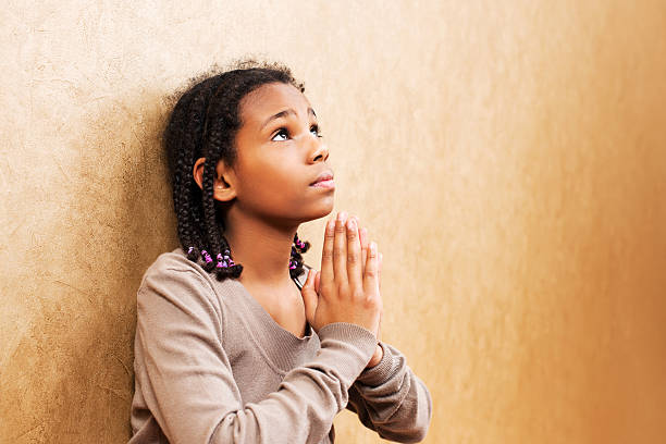 giovane donna pregare. - please god foto e immagini stock