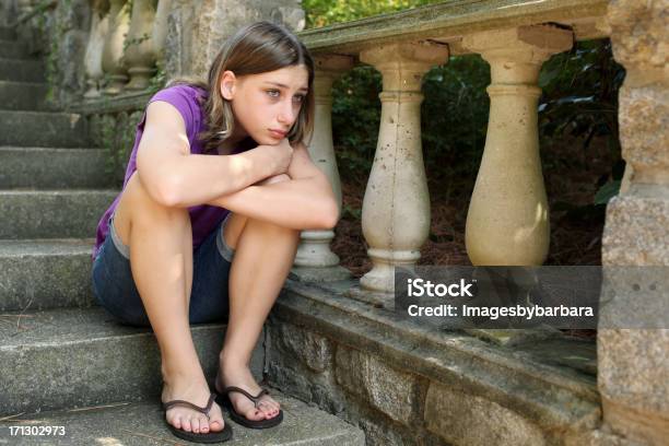 Preocupado - Fotografias de stock e mais imagens de Confusão - Confusão, 10-11 Anos, Adolescente