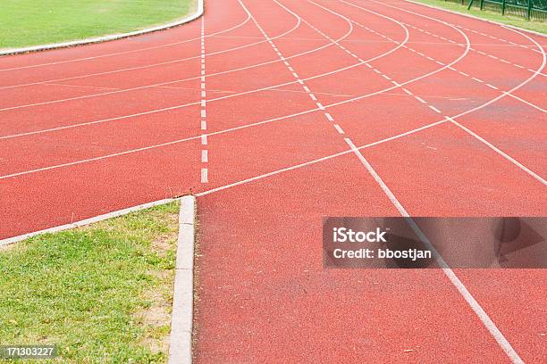 Esecuzione Di Ricerche - Fotografie stock e altre immagini di Ambientazione esterna - Ambientazione esterna, Atletica leggera, Atletico