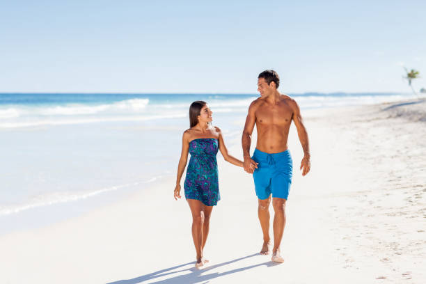 istock Young couple walking on the beach 171303367