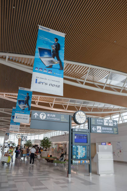 nuevo aeropuerto de chitose en japón - new chitose fotografías e imágenes de stock