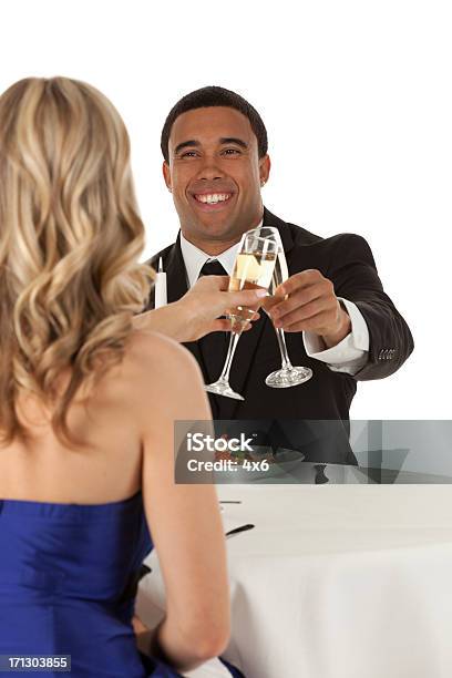ロマンチックなカップルに乾杯シャンパン付き - カップルのストックフォトや画像を多数ご用意 - カップル, デート, レストラン