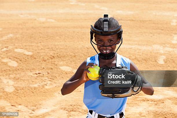 Zawodnik Softballu - zdjęcia stockowe i więcej obrazów Softball - Softball, Afrykanin, Afroamerykanin