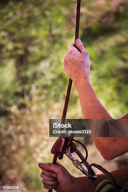 Belay - Fotografias de stock e mais imagens de Adrenalina - Adrenalina, Ao Ar Livre, Assistência