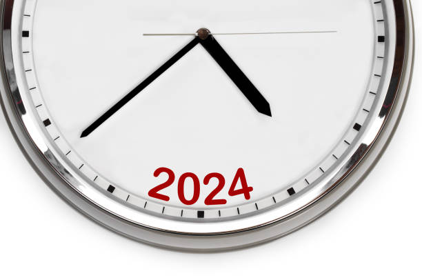 bem-vindo a 2024 - new years eve clock the end new years day - fotografias e filmes do acervo