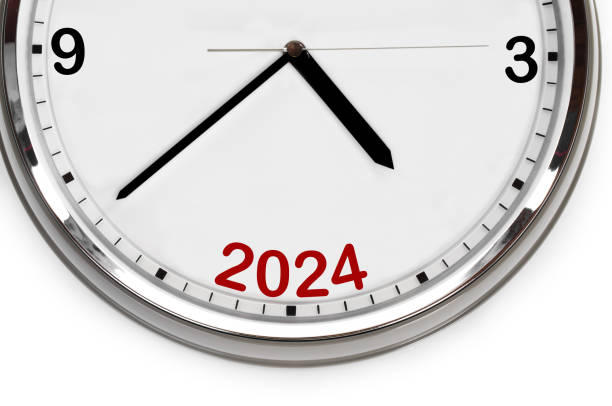 bem-vindo a 2024 - new years eve clock the end new years day - fotografias e filmes do acervo