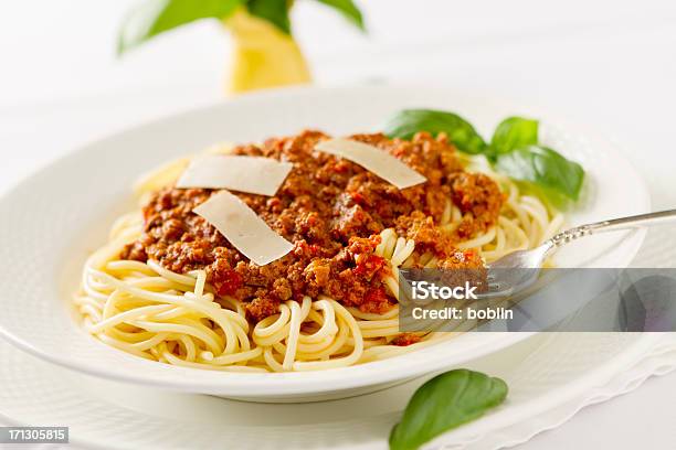 Spaghetti Bolognese Stockfoto und mehr Bilder von Ansicht aus erhöhter Perspektive - Ansicht aus erhöhter Perspektive, Basilikum, Bildschärfe