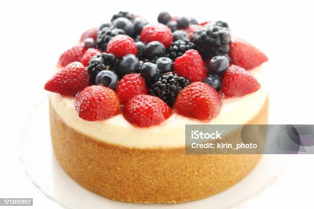 Bolo De Queijo - Fotografias de stock e mais imagens de Bolo de Queijo de Morango - Bolo de Queijo de Morango, Amora Preta, Baga