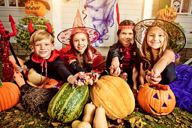 istock Children celebrating Halloween 171306072