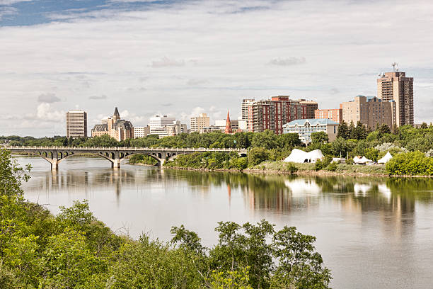 istock Saskatoon Skyline With University Bridge Over South Saskatchewan River 171306946