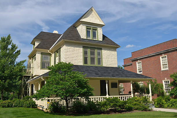 istock Historic Cottage in Penn State Campus 171307461
