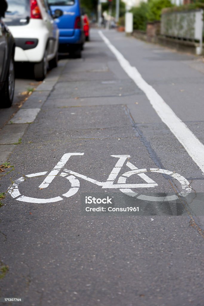 Carril de bicicleta - Foto de stock de Acera libre de derechos