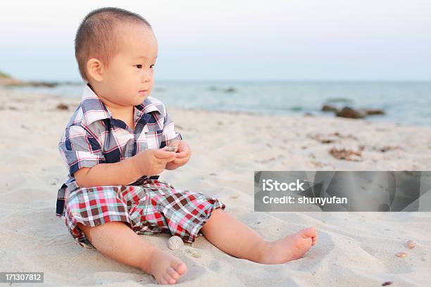 Babys Meer Stockfoto und mehr Bilder von Kleinstkind - Kleinstkind, Sandig, 12-17 Monate