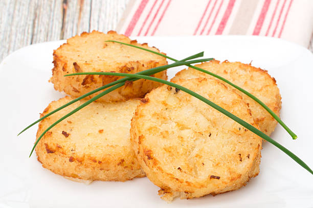 patate dolci rosti - hash brown european cuisine german cuisine latke foto e immagini stock