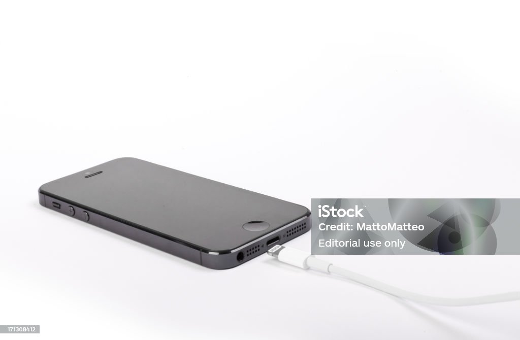 Apple iPhone 5 a con cable - Foto de stock de Alemania libre de derechos