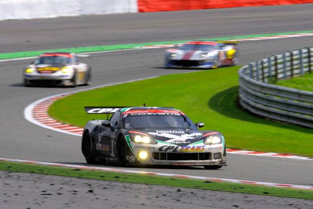 chevrolet corvette c6.r carro de corrida na pista de corrida - fia imagens e fotografias de stock