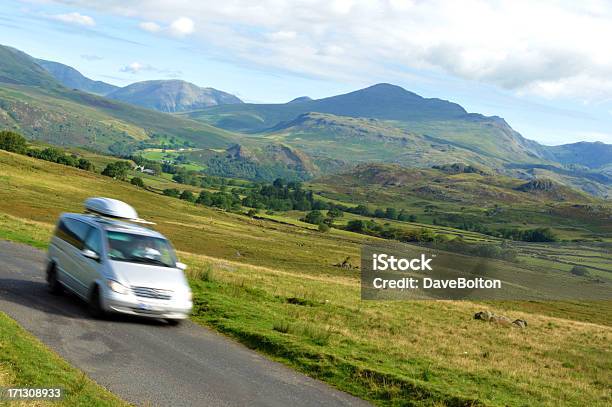 Fuggite A The Lakes - Fotografie stock e altre immagini di Guidare - Guidare, Monovolume, Natura