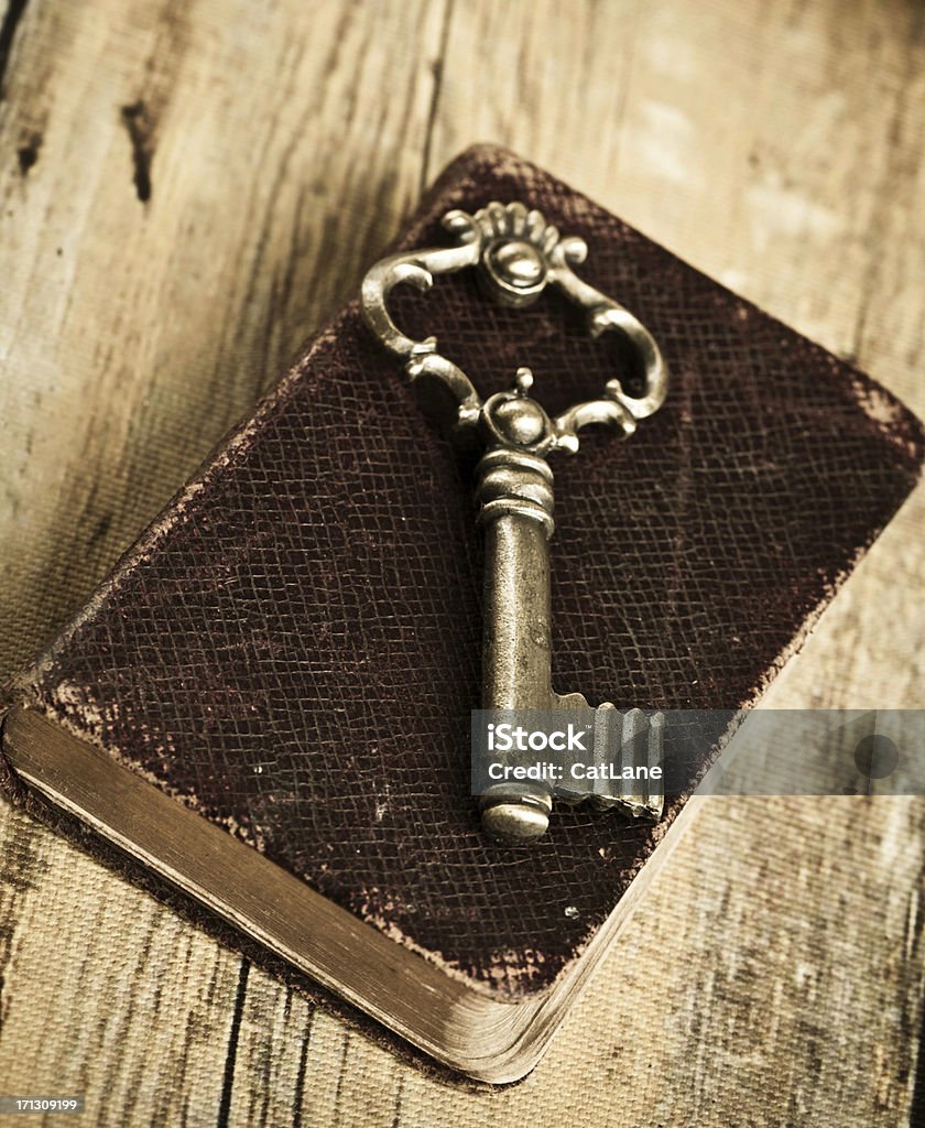 Vieux journal Antique avec la clé - Photo de Antiquités libre de droits