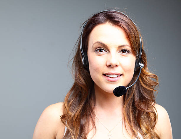 operador de sistema telefónico - customer service representative receptionist switchboard operator headset imagens e fotografias de stock