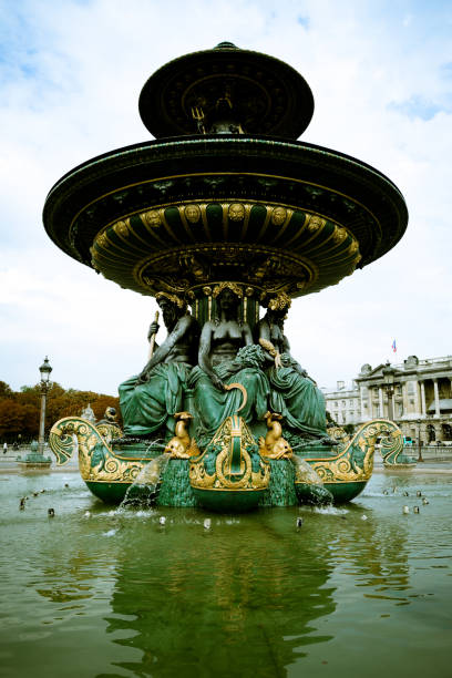 istock Place de La Concorde Fountain - XLarge 171313239