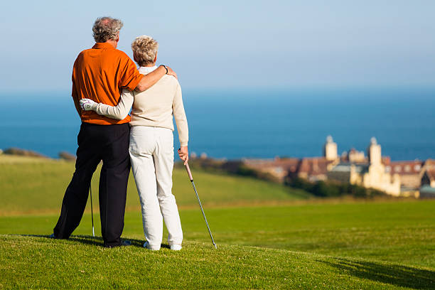 englisch-golfer - retirement golfer happiness relaxation stock-fotos und bilder
