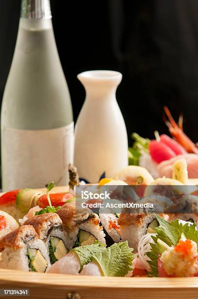 Sushi I Sake - zdjęcia stockowe i więcej obrazów Sake - Sake, Sushi, Alkohol - napój