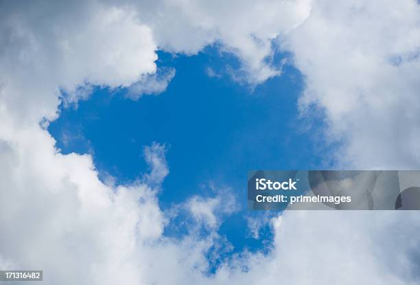 Foto de Dramática Céu Nublado e mais fotos de stock de Abstrato - Abstrato, Acima, Ajardinado