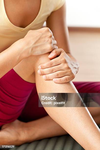 Knie Schmerzen Stockfoto und mehr Bilder von Schmerz - Schmerz, Arthrosen, Frauen