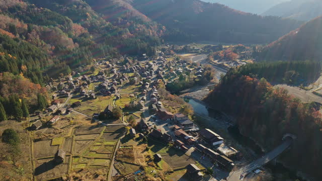 Autumn transforms Shirakawago village into a seasonal in Japan
