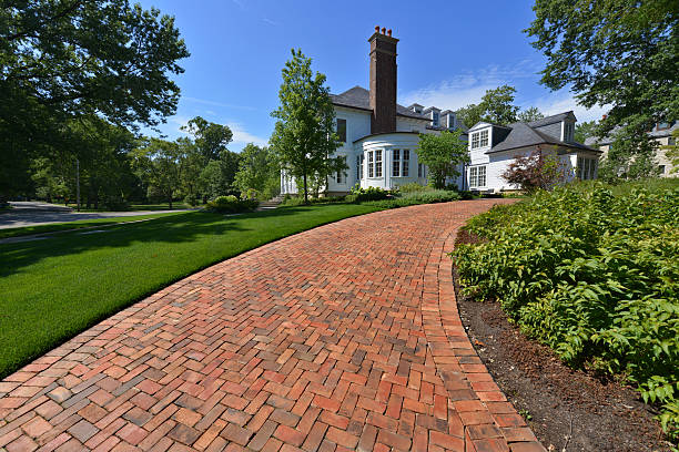 istock A beautiful upscale house with a nice garden 171317529