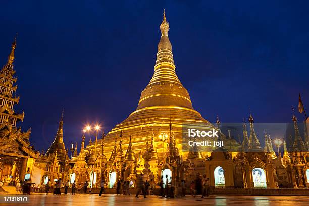 Photo libre de droit de Paya De Shwedagon De Nuit banque d'images et plus d'images libres de droit de Bouddha - Bouddha, Bouddhisme, Brillant