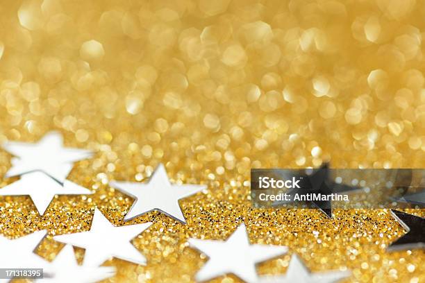 Oro Plata Sobre Fondo De Estrellas Brillantes Foto de stock y más banco de imágenes de Dorado - Color - Dorado - Color, Oro - Metal, Color plateado