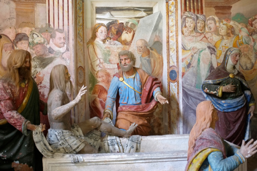 Londres, United Kingdom – October 30, 2022: A Carved fresco on facade of the Supreme Court
