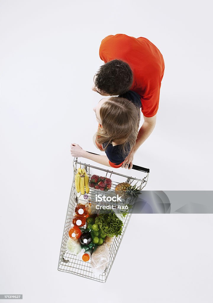 Coppia shopping nel supermercato - Foto stock royalty-free di Carrello della spesa